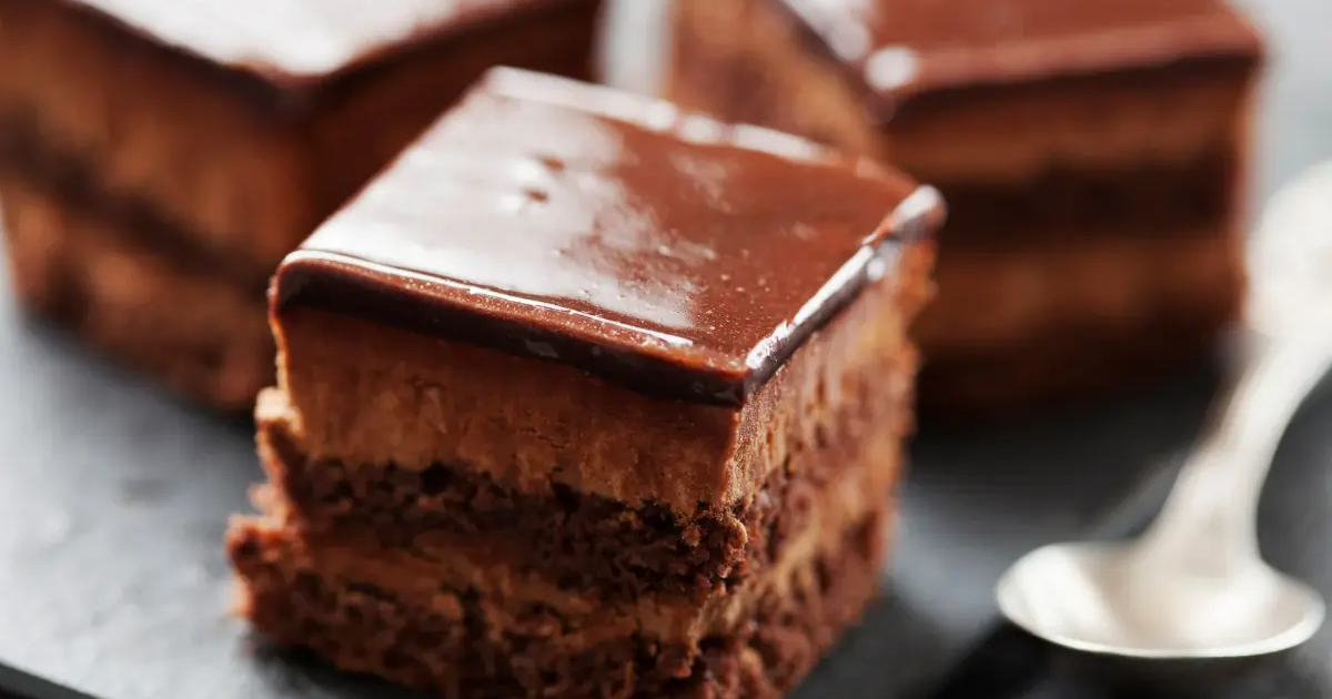 Jak Upiec Idealne Ciasto Czekoladowe? Przepis, Porady i Sekrety Sukcesu