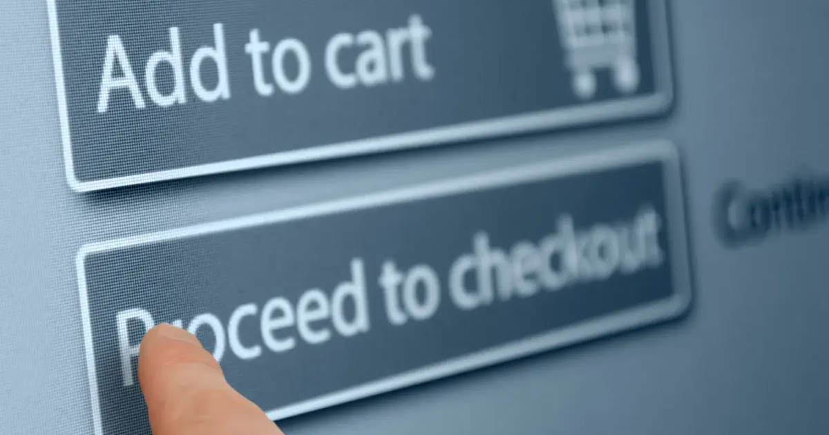 Dlaczego coraz częściej kupujemy ubrania przez internet?