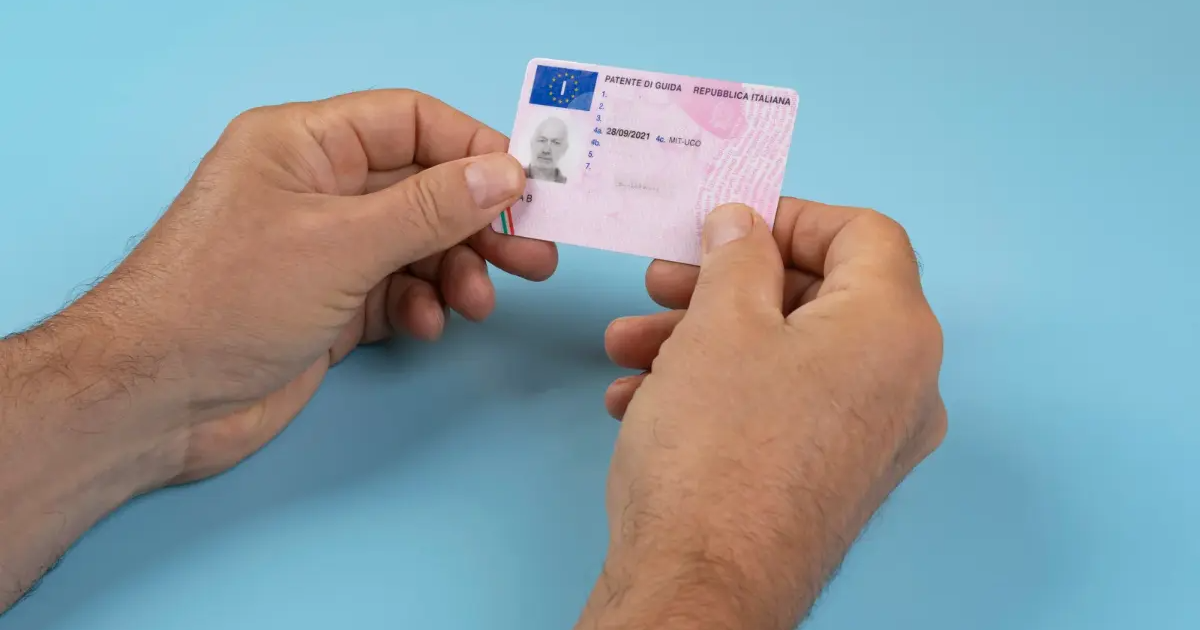 Czy Masz Już Wszystkie Niezbędne Licencje na Busy? Sprawdź, Zanim Wyruszysz w Trasę!